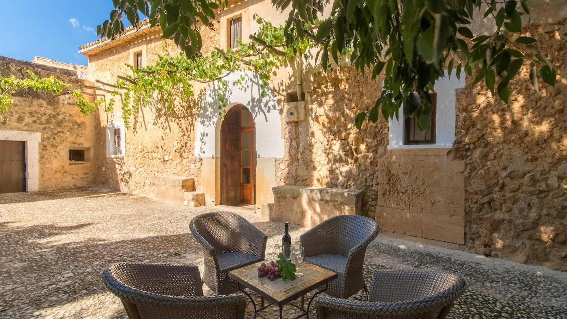 Charming Country House For 8 Adults Búger