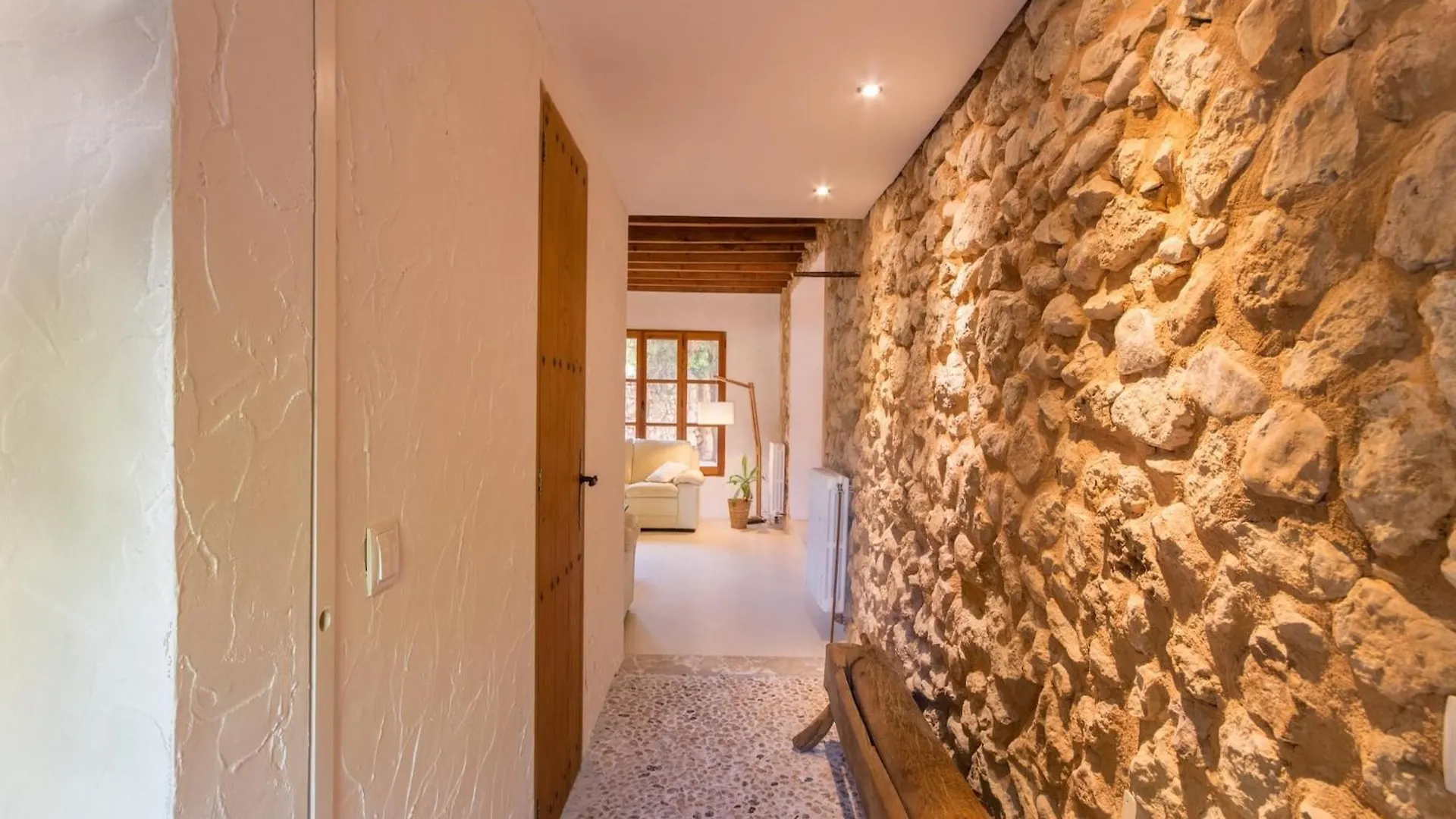 Charming Country House For 8 Adults Búger Spanien