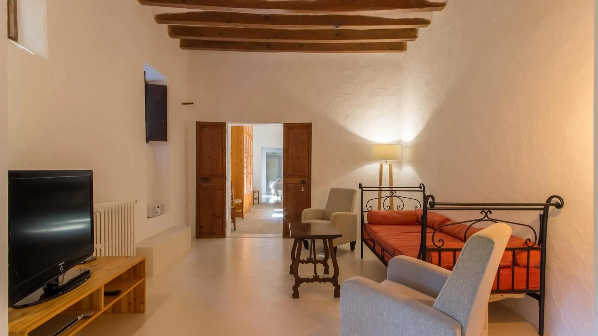 Charming Country House For 8 Adults Búger Spanien
