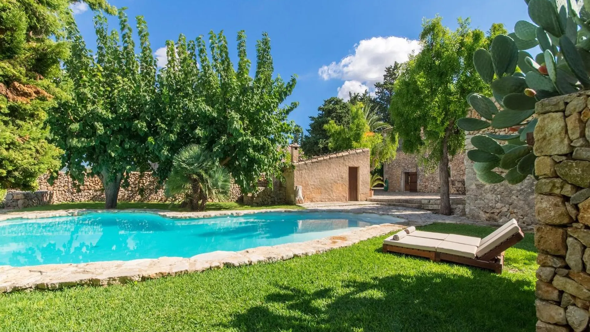 Charming Country House For 8 Adults Búger Spanien